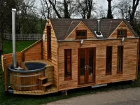 Tiny-House-Hot-Tub-1.webp