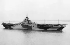 USS_Antietam_(CV-36)_off_Philadephia_Navy_Yard_1945.webp