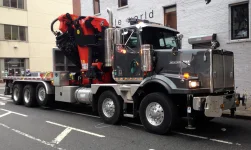 Western_Star_4900TS_twin-steer.webp