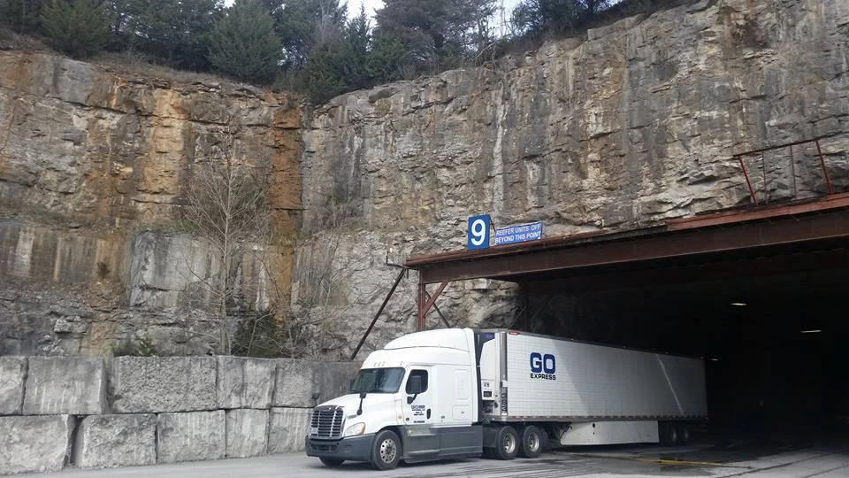 GO Express 2015 Freightliner Cascadia