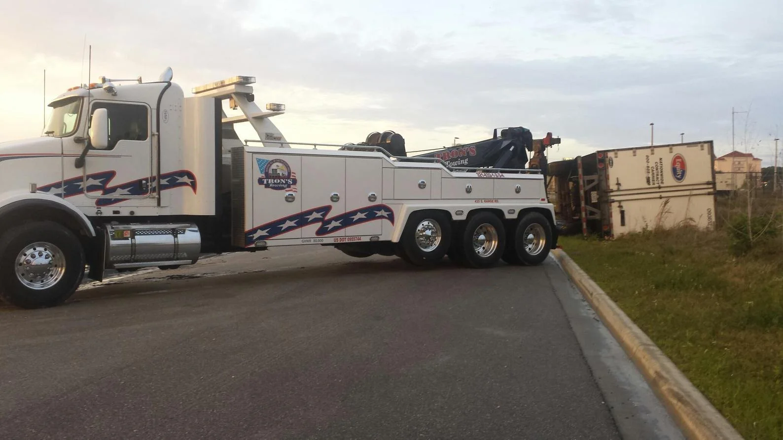 TRONS AUTO & TOWING